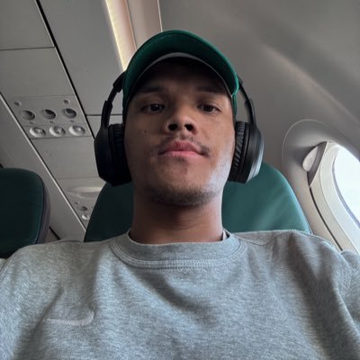 nikkooooo__adsr's profile picture. struggles with avoidant attachment style 😶