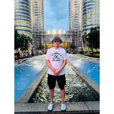 🌍 Inquisitive mind | 🩺 Aspiring MD | 🎶 Music enthusiast | 📚 Lifelong learner | 🚀 Embracing diversity in ideas & experiences 🌱