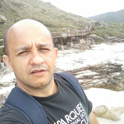 Mineiro,nascido em Ponte Nova MG. Cruzeirense.
