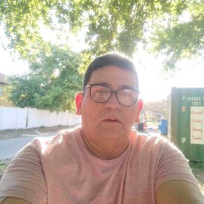 apasionado por mi País ; por la buena lectura; comunicador social;izquierda por convicción; creo en la empresa privada Dios y mi familia siempre