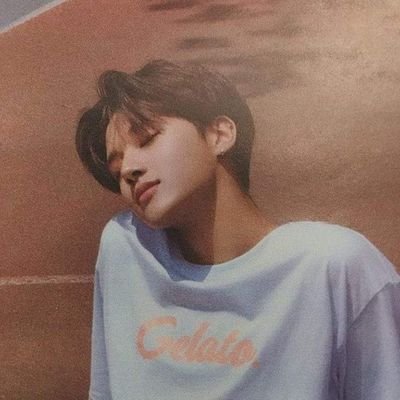 ⁸M ¹T ⏳️✨️
Aslında güzel olan şarki değil, sendn. 🩵✨️
20
ENFP🪽
BDK enthusiast 🐥💙