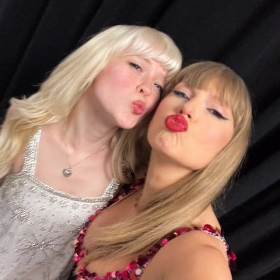 evermelodrama's profile picture. she / her