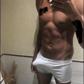 carioca - criador de conteúdo - 1.93 de altura - pé 46 - respondo todo mundo no meu privacy