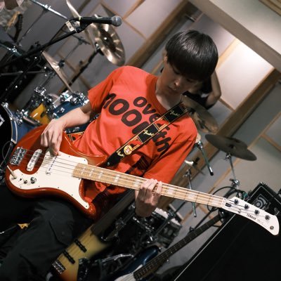 crescent_rocker's profile picture. 青春生き残りゲームの亡霊