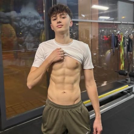 I'm new here 😛 Request for my (paid) content ⬇️🥵