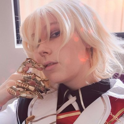 22
——
Artist
——
Cosplayer
——
Comms: Open
——
likes and shares are appreciated!!