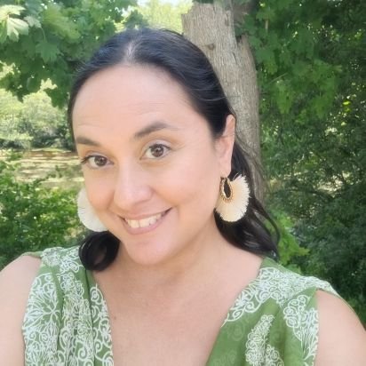 Tejana. Spoonie. Storyteller/Editor. Podcaster. Formerly local pub radio.