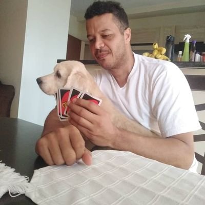 Abg. USM 1995, 29 años libre ejercicio, el aprendizaje continúa. Salsero, mi banda La Sonora Ponceña y el cantante Rubén Blades, Willie Colón el más influyente.
