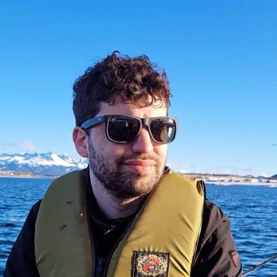 FedeTavarone's profile picture. Lic. en Administración. Maestrando en Economía y Ciencias Políticas. Liberal. Cuervo. Rock.