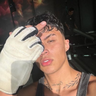 cuenta de respaldo : sshn22 Instagram : Samuelcourtney_ MODEL 🇨🇴