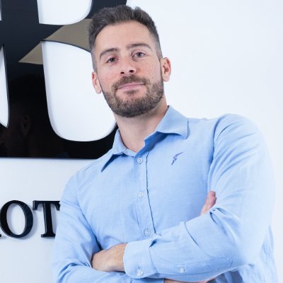 👨💻 Founding engineer @VirtuabrokerLtd (simplifying digital assets)
🛠 Co-founder @EnviaDinero (transforming remittances)
💡 Innovating for @RadxuFoundation