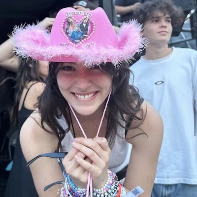 Claral117's profile picture. 