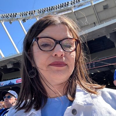 Julie4kc's profile picture. 