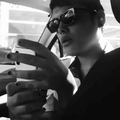 robtoin's profile picture. Impar, único, singular, ...