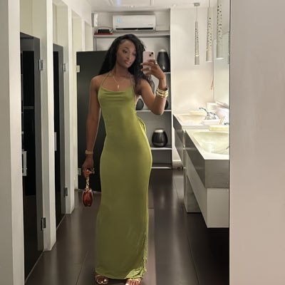 Dominique π Profile