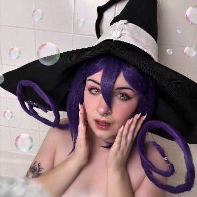Cosplayer 🌸 Goth girl 🌙 will never stfu about Yoko or Rukia
18+
DM’s about shoots/content only please!
Links below ⬇️