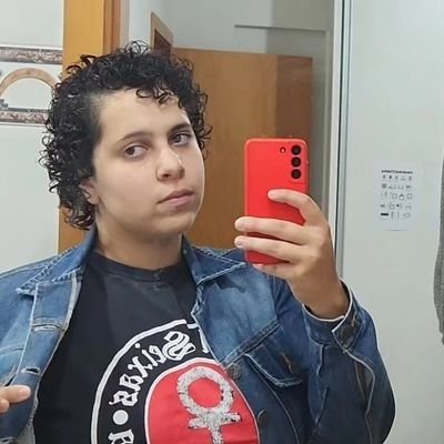 dou aula de mecânica e lol nas horas vagas, comunista, piadista e carente