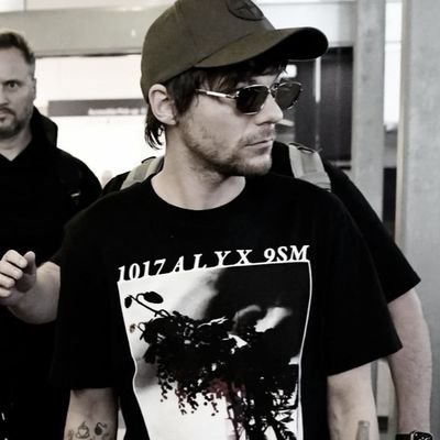 renacercaotico's profile picture. 風 — ㅤThe bolter.