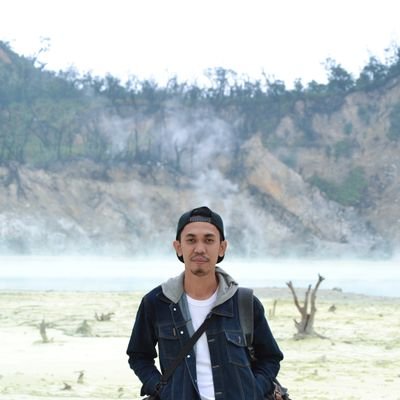 DaengEwink's profile picture. pecandu senja~