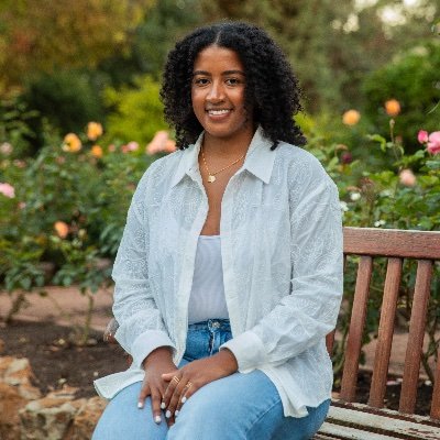 Mental health freelancer @poynter ✨Health data reporter @wordinblack ✍🏾 @NatUniv 🌷