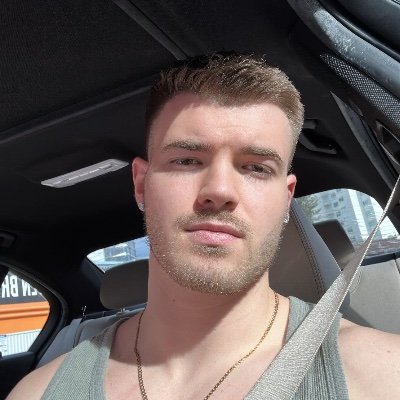 I’m 6’3 strict top looking for a bottom in Chicago to collab with, 23cm just saying
