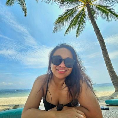 foreverPancakes's profile picture. “Go on darling, kill the fantasy. Make room for everything real.” 🌟