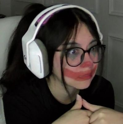 Holi 🙂 tengo 20 años y me gustan los perros, gatos y las papitas :v VIP de renrize, gradywithe, jashhia, cianvor, jenxG, kalobeta y nana_moon :)