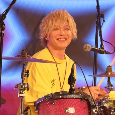 ドラム叩いたり、打楽器叩いたり、曲作ったり、DJしたりして、楽しく生きることに一生懸命です。よろしくお願いいたします。