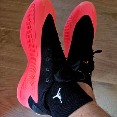 Atletico de Madrid 🔴⚪️ Juego a WOW desde 2007. NBA🏀LOVER. Adicto a comprar zapatillas y a los rpg.