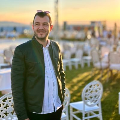 İnsan bu dünyada aldıklarının hepsini iade eder. Müstesna yoktur. / Bir duruşu olmalı insanın.