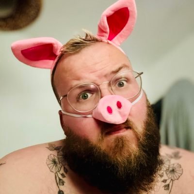 Liverpool based, kinky bottom queer. Cashapp: £craftypigxxx Wishlist: https://t.co/wDUWYo5Ffo