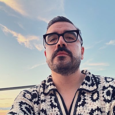 SoyJorgePatino's profile picture. Profesional de negocios, profesor universitario, podcaster, cinéfilo, me encantan los postres. Tengo 4 perritos. 

Soy doctor de los que no curan.