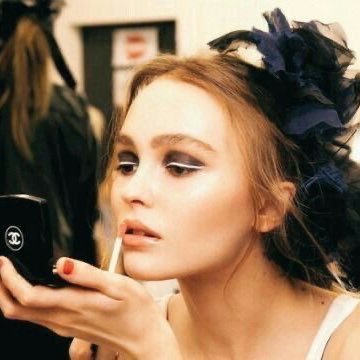 beeatop1a's profile picture. ❥ she/her | infp |