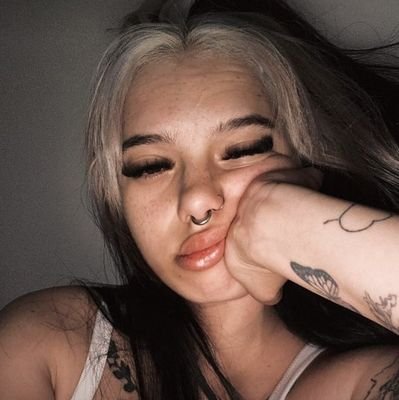 🌴 19 yo / don't respond on Twitter so send me a message here 👇