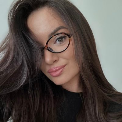 old school girl in a very digital world | video&events host | editorial director, journalist | priors: @Cointelegraph @benzinga @cryptodotnews @capitalcom