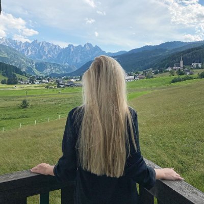 Jenny890303's profile picture. I am a car enthusiast 🚗🚙 If you want to make friends with me and stay in touch, follow me and we can have fun discussing getting along 🤗 I don't sell cars！！