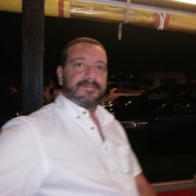 Quan tot s'enlaira toco els somnis de puntetes...
Si crees en algo, que sea en lo que tu crees
