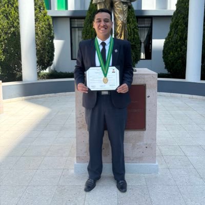 Periodista Deportivo Arequipeño 🎙⚽️// Licenciado en Comunicación Social, con mención en Periodismo // Bachiller en Derecho // UCSM 📚