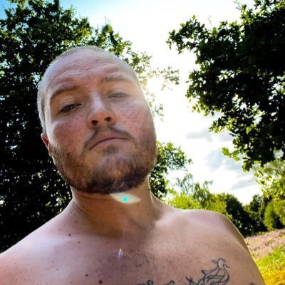 #Naturist 🌿 | Weight Loss 💪 | Fitness journey 🏋️♂️ | BN member 🌈 #BodyPositivity #LGBTQ+ #naturism #uknaturist #normalisenudity
