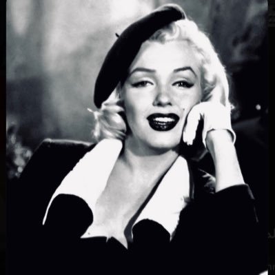 Ha1_95's profile picture. سبحان الرزاق ذو القوة المتين آجرني يَ الله من فراغ العقل و سفاسف العاطِفة ، و أكرمني يَ الله بـ رُقي التفكير وَاجْعَل لِّي لِسَانَ صِدْقٍ فِي الْآخِرِينَ