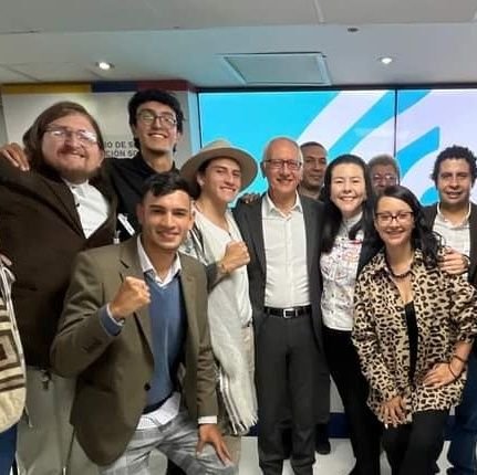 Contador Publico - EL PUEBLO ES SUPERIOR. - Complicadamente sencillo. - Reflexión y Acción = Praxis. - enlace juvenil de asuntos políticos y legislativos ANUC