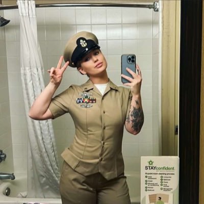 crystalruiz45's profile picture. single mom a kid. navy mum ❤️🇺🇸💪♒️