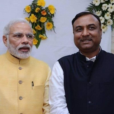 सांसद (राज्यसभा ),
पूर्व अध्यक्ष, अखिल भारतीय महापौर परिषद्,
पूर्व महापौर आगरा