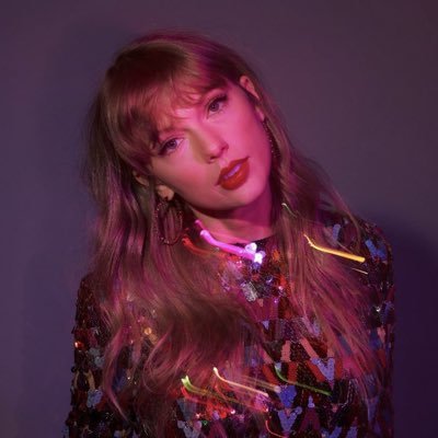 Just a swiftie trying to reach other swifties through Twitter! 🕊️