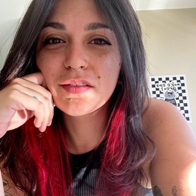 Mãe, LGBTQIA+, especialista em Relações Internacionais e Cinema e Prod. Audiovisual