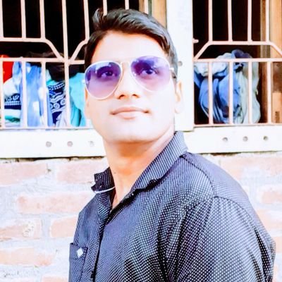 आँधी तूफान से वो डरते हैं, जिनके मन में प्राण बसते हैं,
वो मौत देखकर भी हँसते हैं, जिनके मन में महाकाल बसते हैं.
🌺जय श्री राम🙏