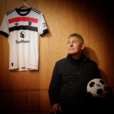 Barrett1980's profile picture. Married, rugby, football, cake. 🌓🏴󠁧󠁢󠁷󠁬󠁳󠁿 🇾🇪