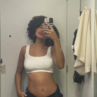 eunananenem's profile picture. longe de qualquer interpretação