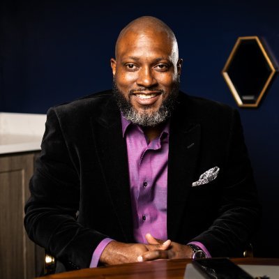 Passionate educator, speaker and trainer. Dedicated to helping people unleash their potential by achieving freedom and transformation in their lives.