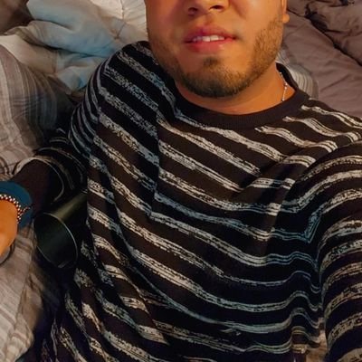 Moreno single joven venezolano en 🇺🇲. respetuoso caballero . con ganas de conocer parejas y chicas unicornio, milf y BBW son mi debilidad 😘